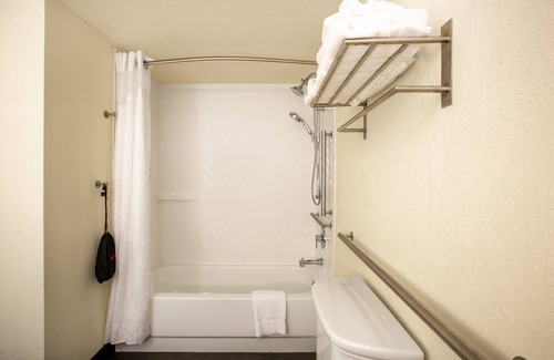 Morgantown Hotel | Holiday Inn Morgantown - Reading Area by IHG