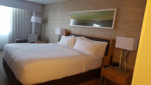 Palmdale Hotel | Holiday Inn Palmdale-Lancaster by IHG