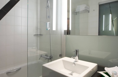 Oerlikon Hotel | Holiday Inn Zurich - Messe by IHG