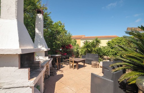 Capo Testa Apartment | Holiday Apartment 'Rosa' near the Beach with Sea View, Private Veranda & Wi-Fi