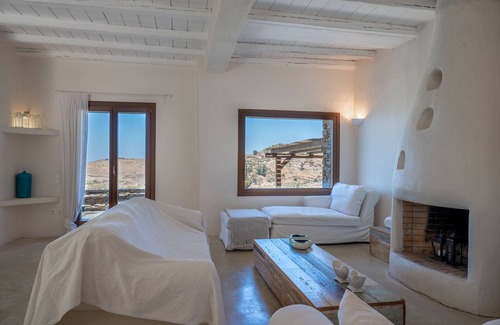Vourkari Villa | ☀️Holiday & nomad house great 🌊🌅 view sleeps 8 w/fireplace & pool Kea Cyclades