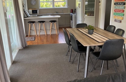 Waikanae House | Holiday on Henare, Olde Beach Waikanae.