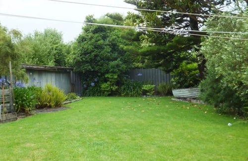 Waikanae House | Holiday on Henare, Olde Beach Waikanae.