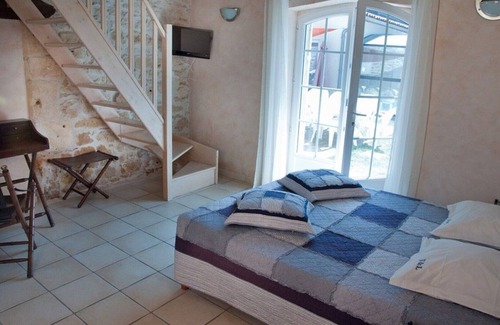 Rioux Bed & Breakfast | Holiday rental for 4 people with indoor pool 6