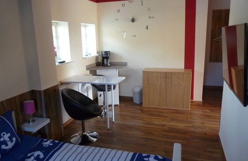 Hinrichshagen Cottage | Holiday Room 5 - restaurant and boarding Schinkenkrug - Property 50882