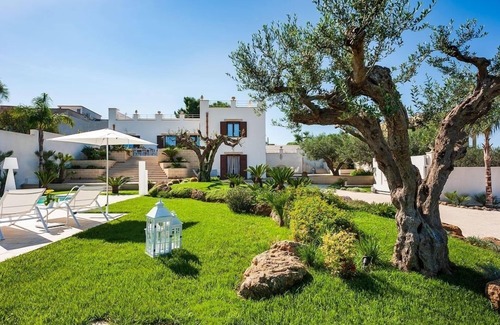 Marausa Villa | holiday vacation villa rental italy, sicily, trapani, seaside, near beach, pool, wi-fi, air conditioning, view, short te