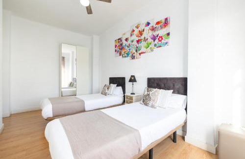 Ensanche Centro Apartment | Holidays2Malaga Terraza & junto puerto deportivo