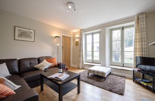 Chipping Norton House | Holliers Cottage