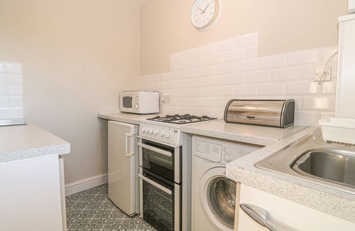 Criccieth Cottage | HOLLY COTTAGE, country holiday cottage, with a garden in Criccieth