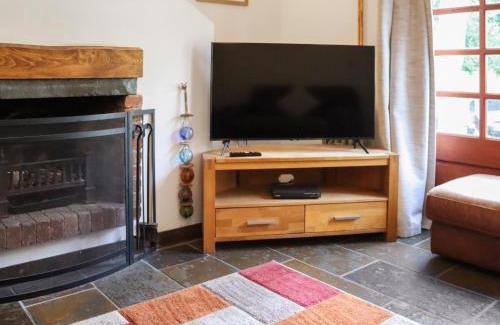 Angle House | Holly Cottage