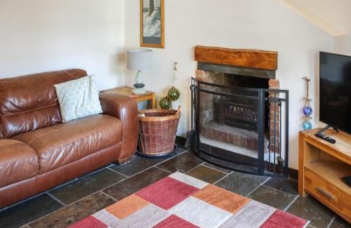 Angle House | Holly Cottage