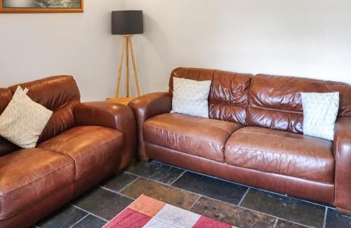 Angle House | Holly Cottage