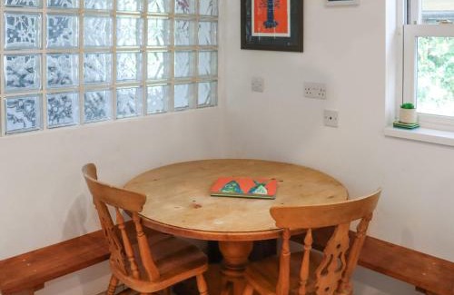 Angle House | Holly Cottage