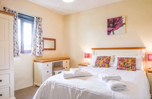Beaworthy Cottage | HOLLY COTTAGE, pet friendly, with a garden in Halwill Junction