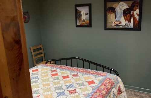 White Plains Other | Holly Hill Farm House, Only 6 Miles from Downtown Mount Airy, NC, Sleeps 4
