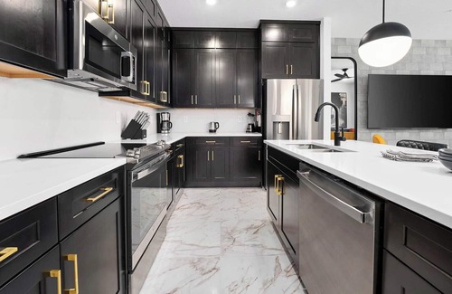 Florida Center House | Holly's House | Perfect pad on I-Drive w PVT pool, soccer theme BR, near stadium