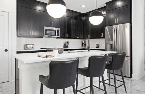 Florida Center House | Holly's House | Perfect pad on I-Drive w PVT pool, soccer theme BR, near stadium