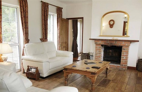Crynant House | Holly Tree Lodge in the beautiful Swansea