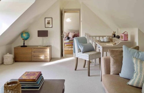Turville House | Hollyhock Lodge in Southend