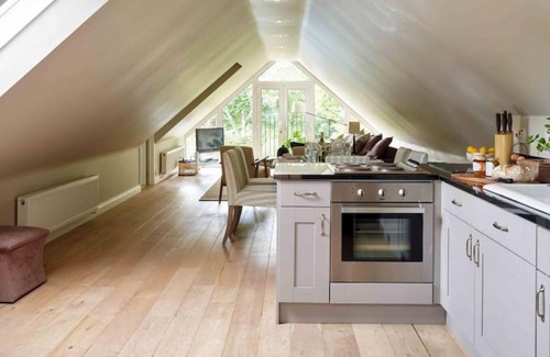 Turville House | Hollyhock Lodge in Southend