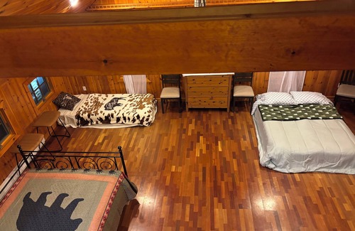 Catskill Cabin | HollyKissHudsonValley Full House + Renovated Upstairs Red Barn and Loft