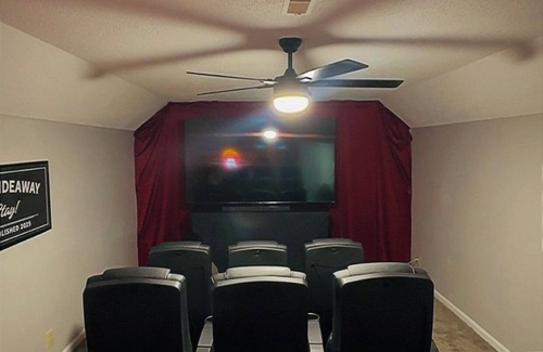 Clarksville House | Hollywood Hideaway, Amazing, Comfy, Spacious 4-bedroom house in w/theater room