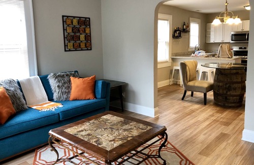 Washington Park House | Hollywood House - Sleeps 14!