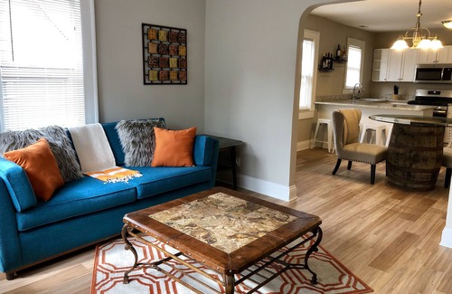 Washington Park House | Hollywood House - Sleeps 14!