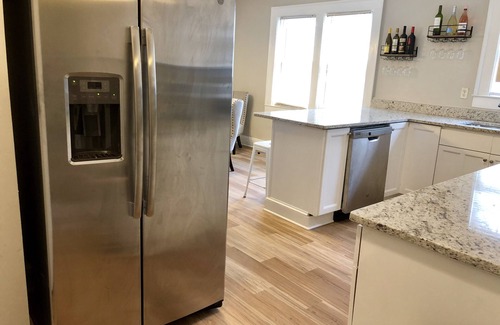 Washington Park House | Hollywood House - Sleeps 14!