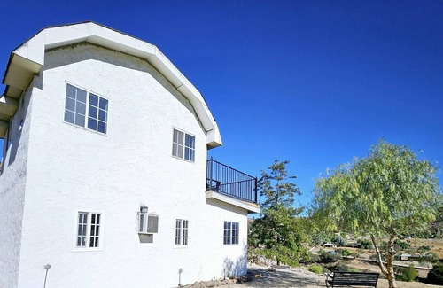 Santa Clarita House | Hollywood Producer’s Secluded 5 Acre Country Estate - Guest House