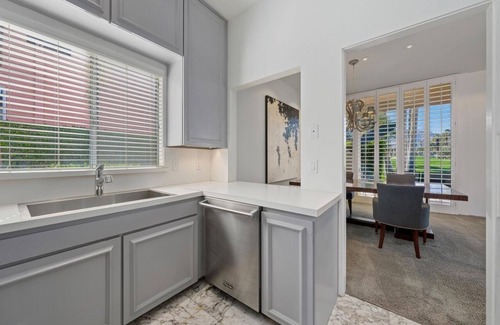 Palm Desert Resort | Hollywood Regency Style with Stunning Views - GOLF available!