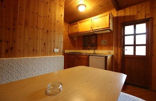 Viareggio Ski Chalet | Holzbungalow für 4 Personen im Campingplatz