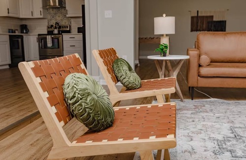 Houston County House | Home away from Home: Charming 3-bedroom house in delightful Bonaire with AC WiFi