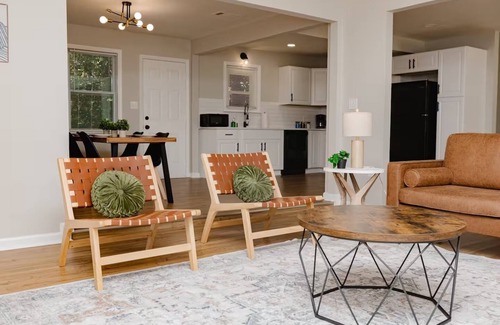 Houston County House | Home away from Home: Charming 3-bedroom house in delightful Bonaire with AC WiFi