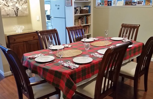 Covell Park House | Home Away from Home/Newly updated/Walking distance to Green Belt parks and shops