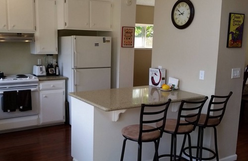 Covell Park House | Home Away from Home/Newly updated/Walking distance to Green Belt parks and shops