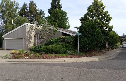 Covell Park House | Home Away from Home/Newly updated/Walking distance to Green Belt parks and shops