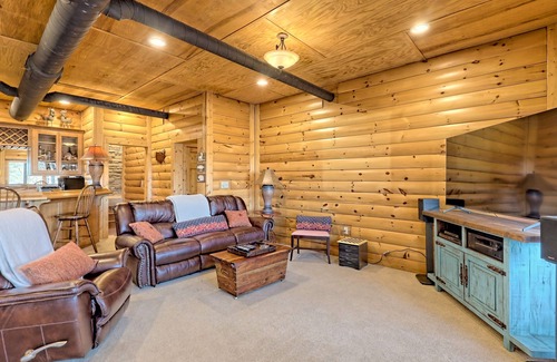 Walnut Mountain Cabin | Home Away From Home to Escape & Unwind! 2 Master on Main. HotTub Game Rm