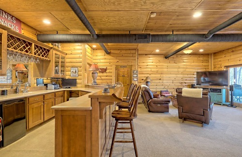Walnut Mountain Cabin | Home Away From Home to Escape & Unwind! 2 Master on Main. HotTub Game Rm