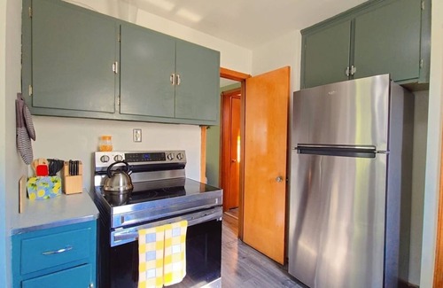 Garfield Heights House | Home Away from Home The Garfield Grove a Nature & Nostalgia Retreat