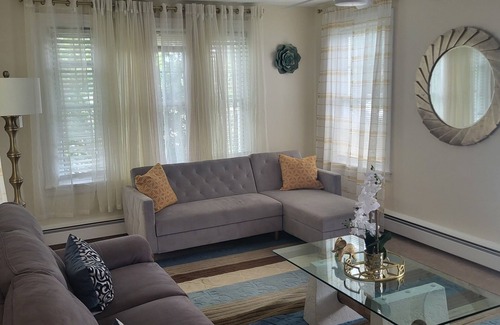 Mount Pleasant Apartment | Home feel 3bdroom 2nd Floor apartment