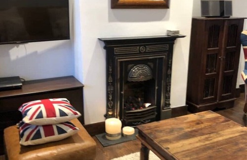 Havering Apartment | Home From Home, you Will Love it. Entire House