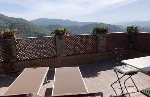 Casoli House | Home Holidays with terrace and beautiful panoramic view of the Apuan Alps