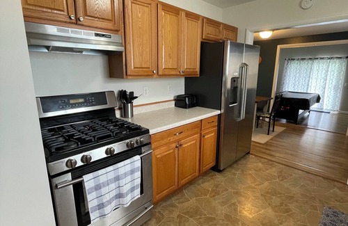 Davison House | Home in Davison 3BR 1BA + King BD + Pool Table