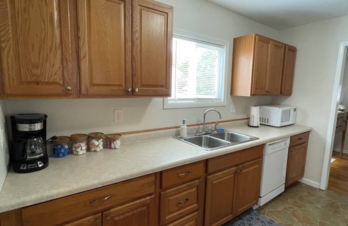 Davison House | Home in Davison 3BR 1BA + King BD + Pool Table