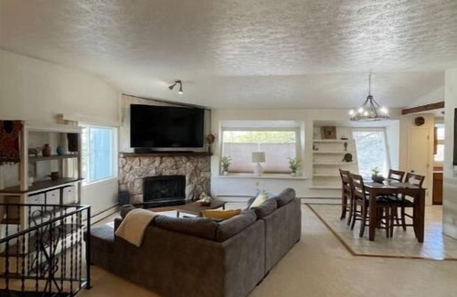Eagle River Apartment | Home in the heart of Eagle River
