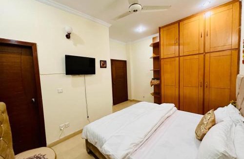 E-11 Sector House | Home Inn Guesthouse E11/2