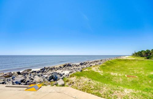 Alligator Point House | Home Near Beach in Alligator Point Rooftop Deck!
