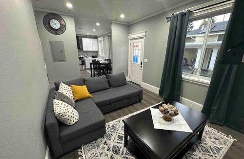 Willow Glen House | Home near SAP Center & Downtown San Josen