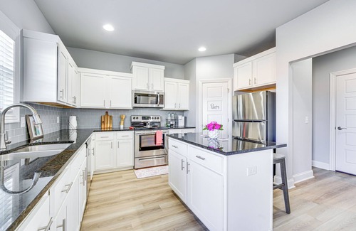 Bentonville House | 'Home on the Hill' 8 Mi to Bentonville City Square